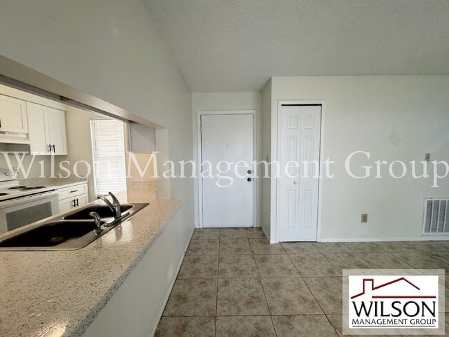 Building Photo - 1013 Arizona Ct