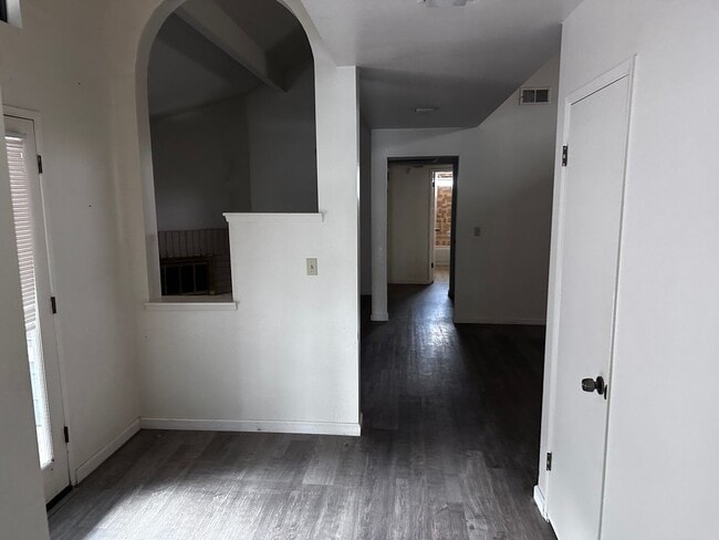 Building Photo - 7131 Hanover Cir