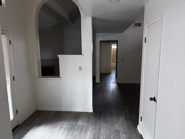 Building Photo - House