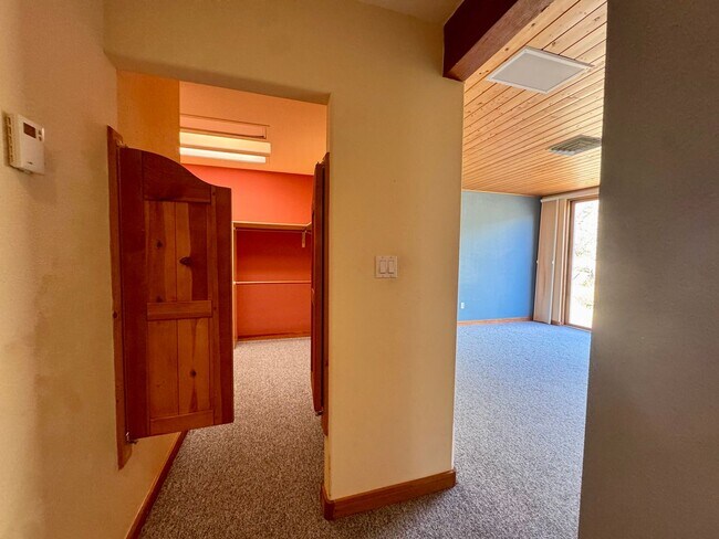 Building Photo - Sandia Heights Gem