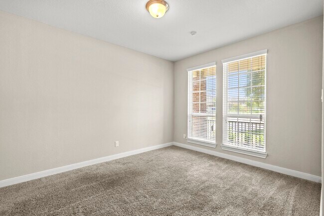 Building Photo - 2203 Rocky Shores Ln