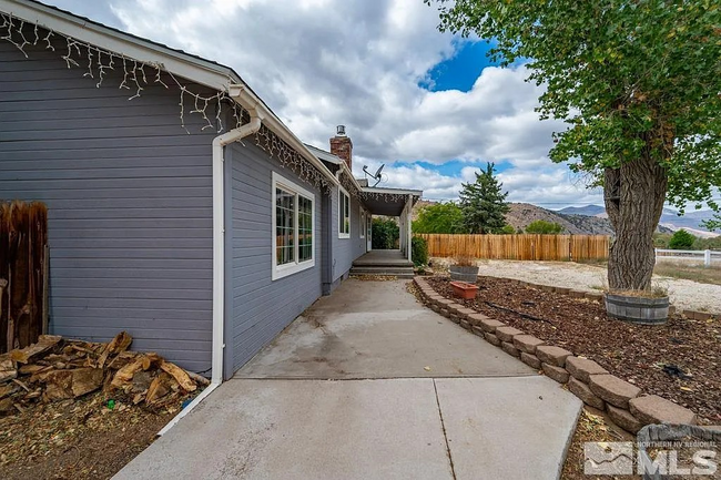 Building Photo - 215 Mule Deer Rd