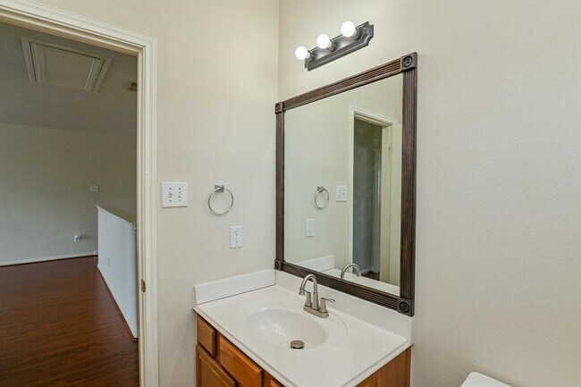 Building Photo - 1030 Riverwood Dr