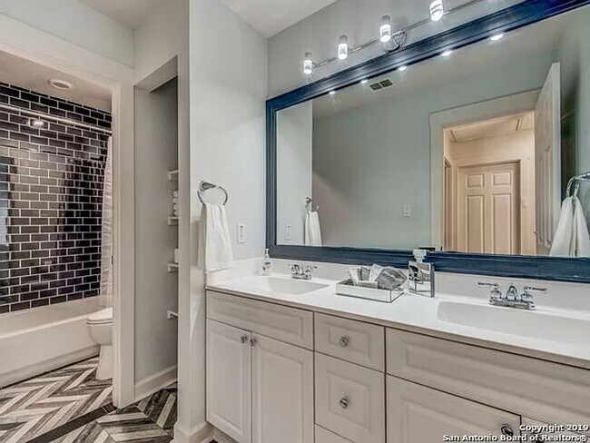 Building Photo - 30 Chapel Hill Cir