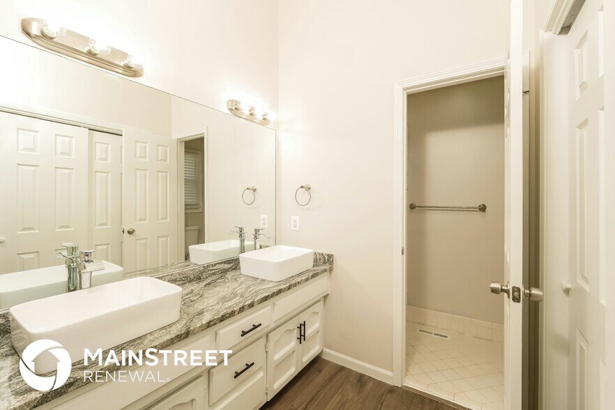 Building Photo - 109 NW Chestnut St