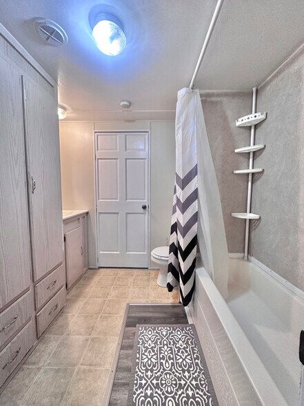 Building Photo - 910 Polk St