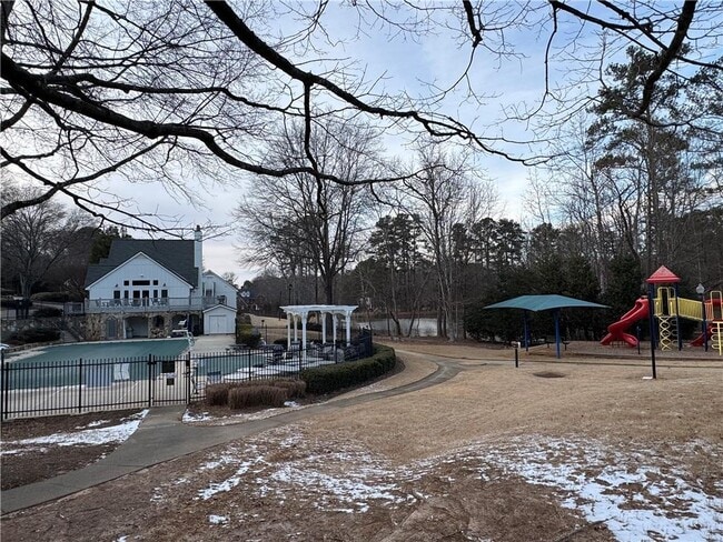 Building Photo - 525 Lake Medlock Dr