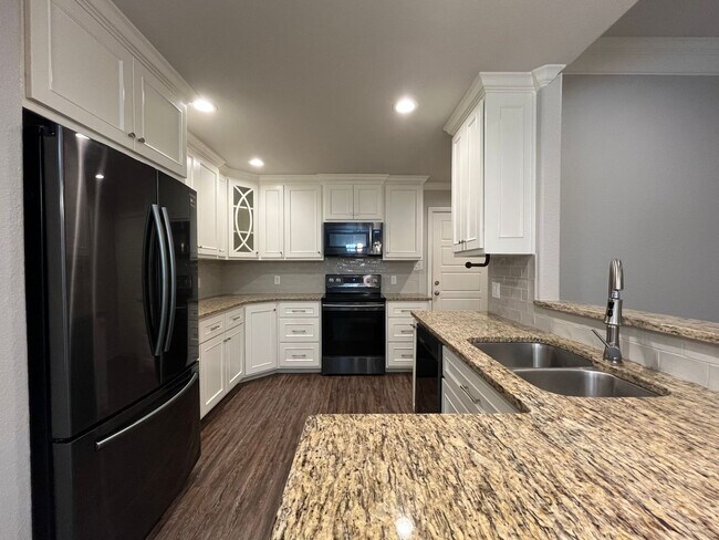 Building Photo - 5429 Meadow Ridge Dr