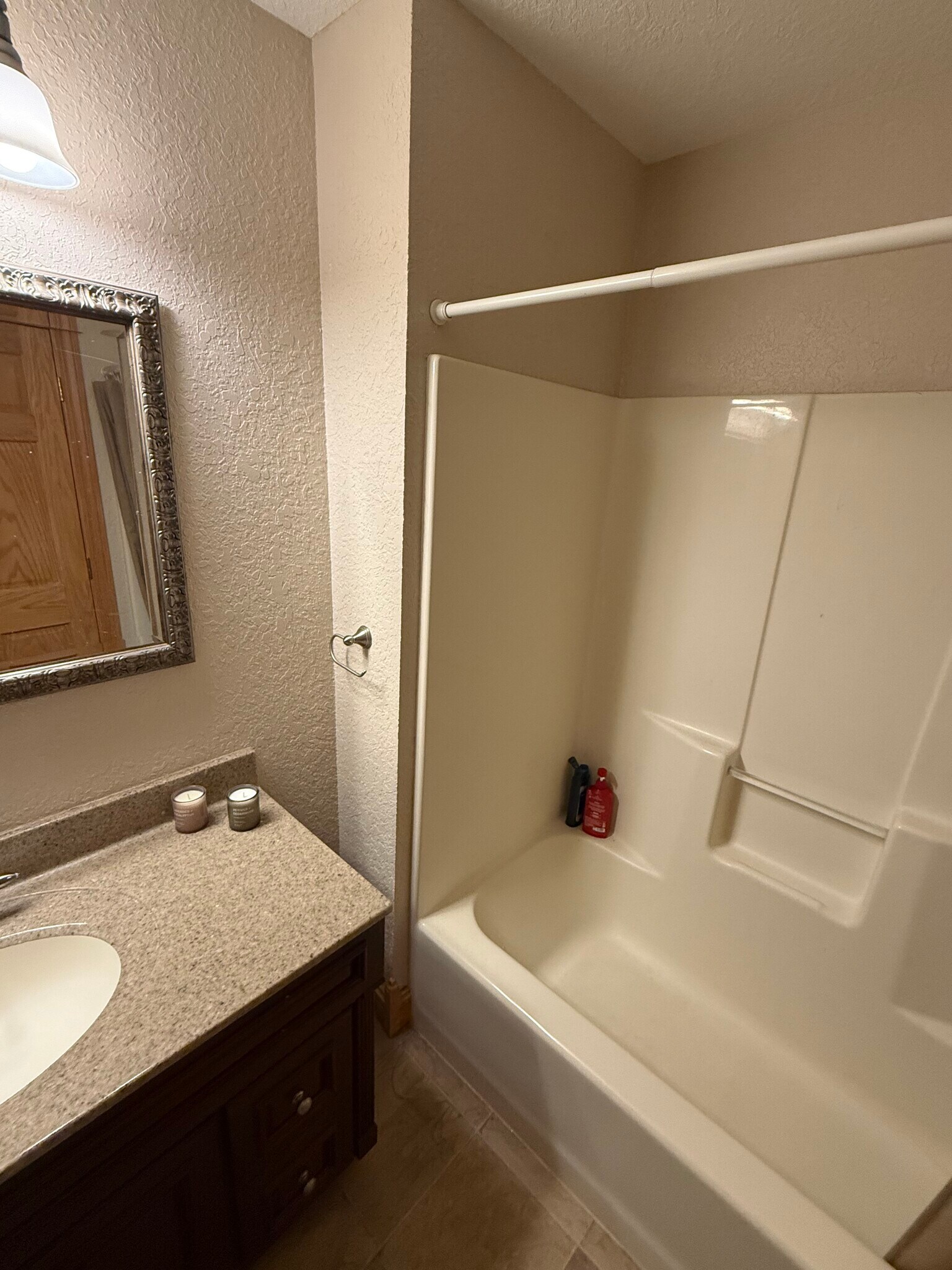 Building Photo - 419 E Grand Ave