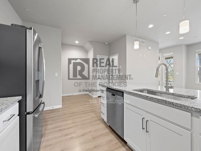 Building Photo - 744 Wagon Trail Rd