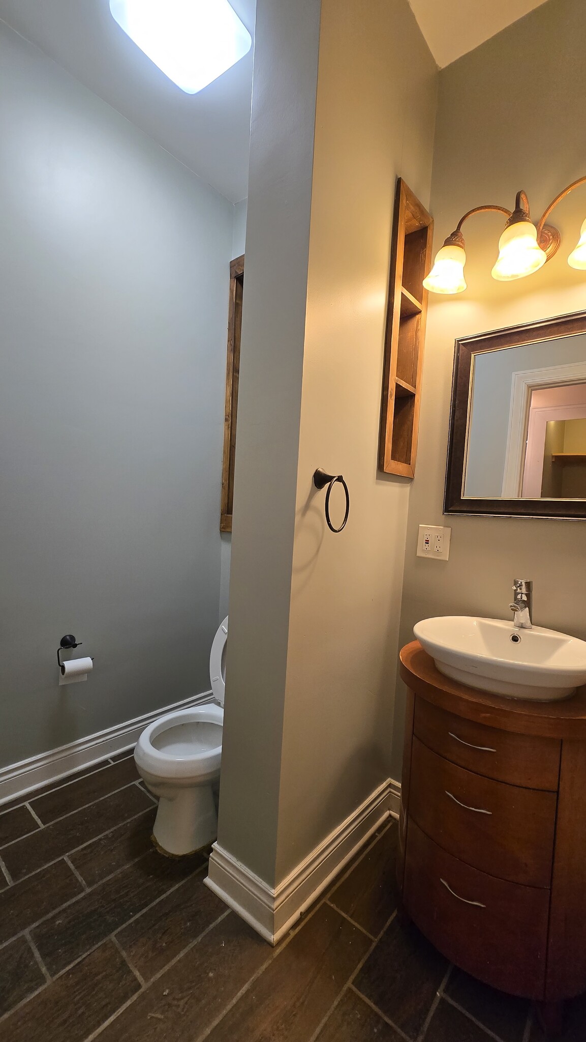 Bathroom - 2917 W 38th St