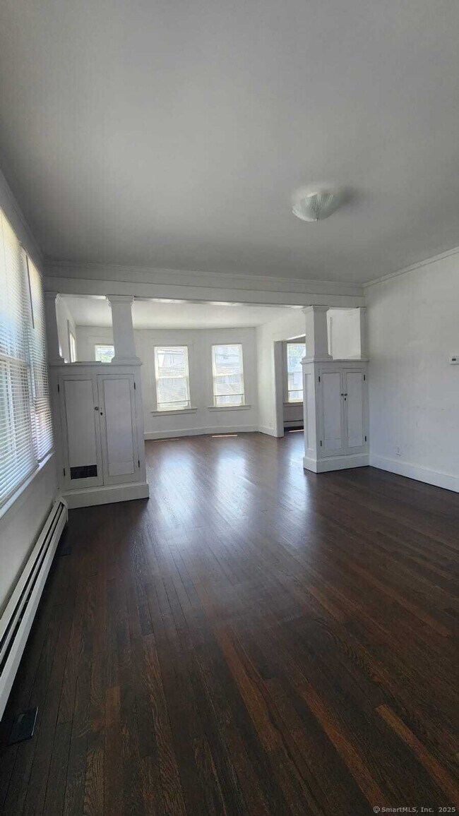 Building Photo - 305 Wakelee Ave
