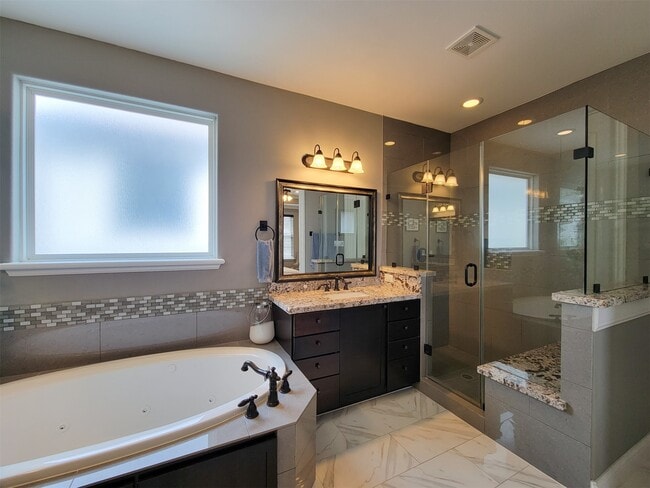 Building Photo - 925 W 19th St