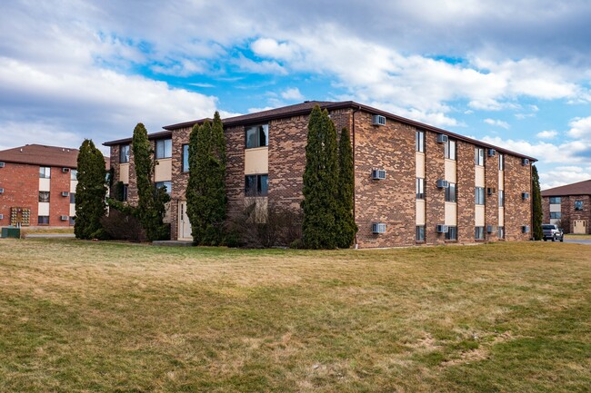 Building Photo - Maplewood East