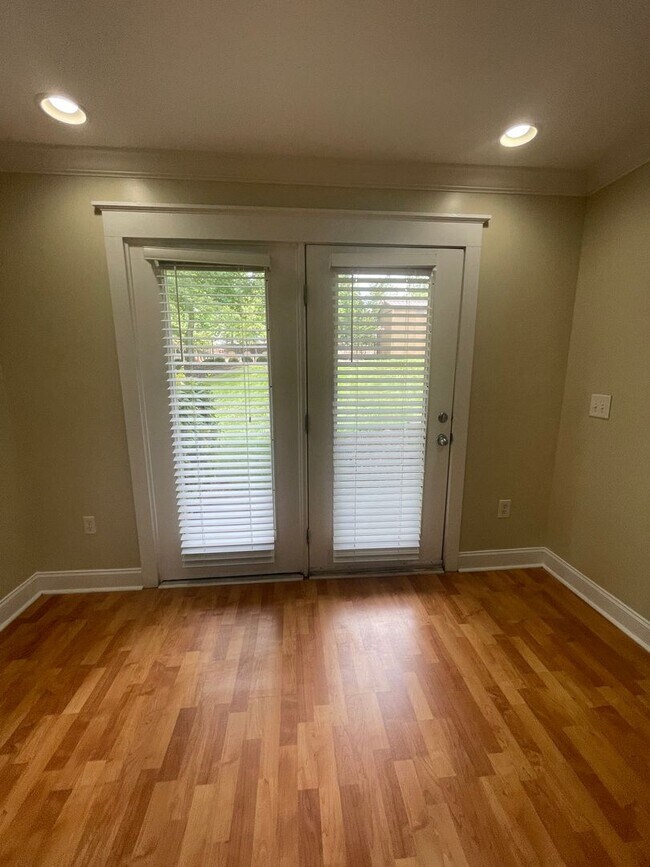 Building Photo - 14-1413 Ordonez