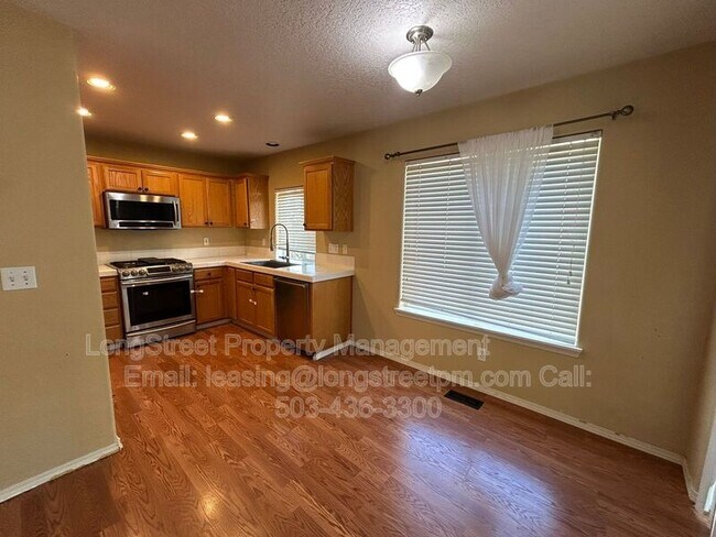 Building Photo - 2958 NE 13th Dr