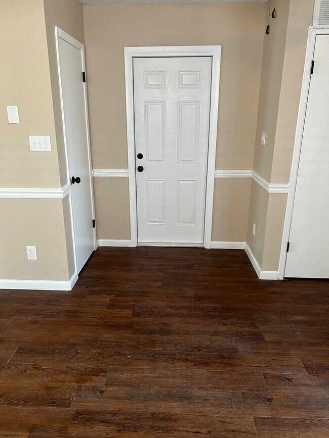 Building Photo - Affordable  2 Story Home 3 Bedroom 2.5 Bat...