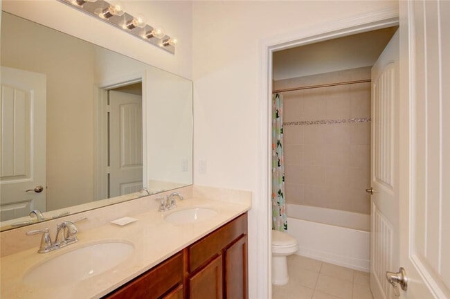 Building Photo - 495 NE Abaca Way