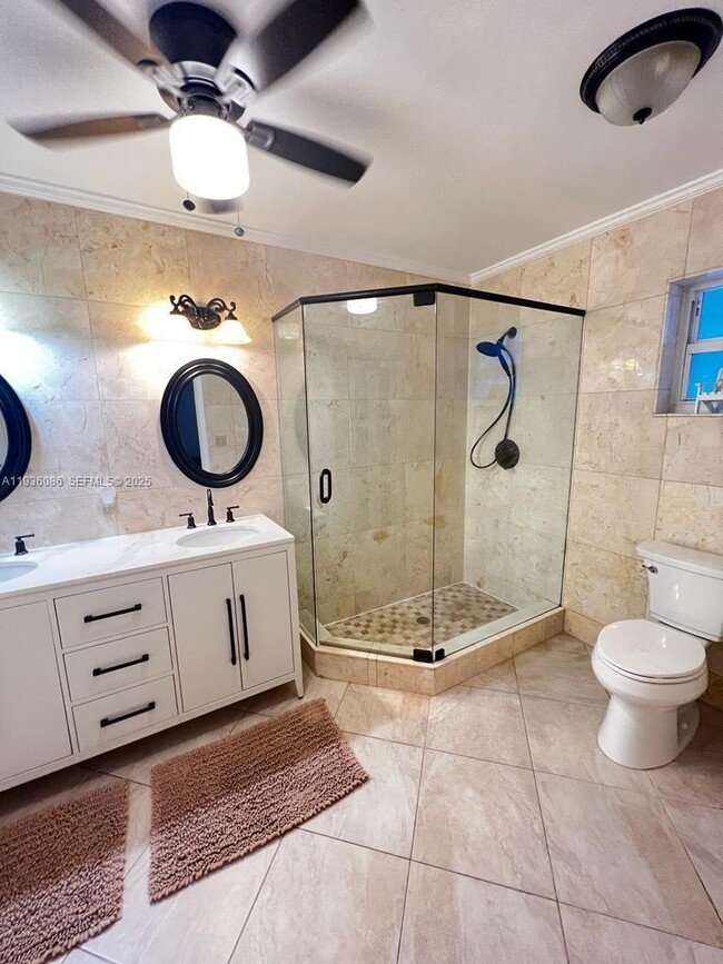 Building Photo - 3324 Lakeview Blvd