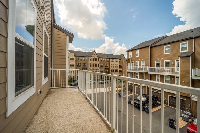 Building Photo - Modern Kincora Townhome-Style Condo | 3 Bedrooms | EV Charging | Backing to 165 Acres of Conserva...