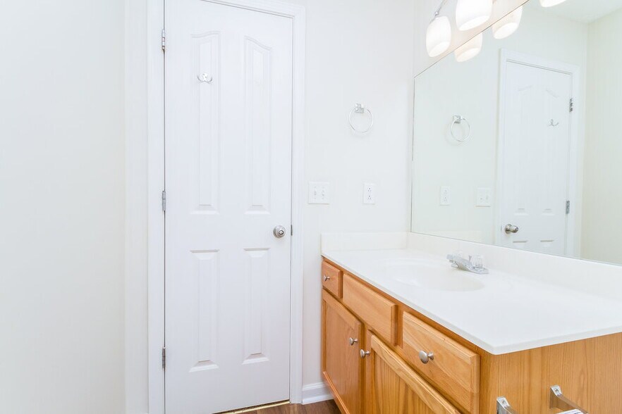 Building Photo - 1227 Matterhorn Run