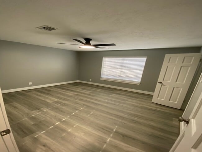 Building Photo - 12803 Cloverwood Dr