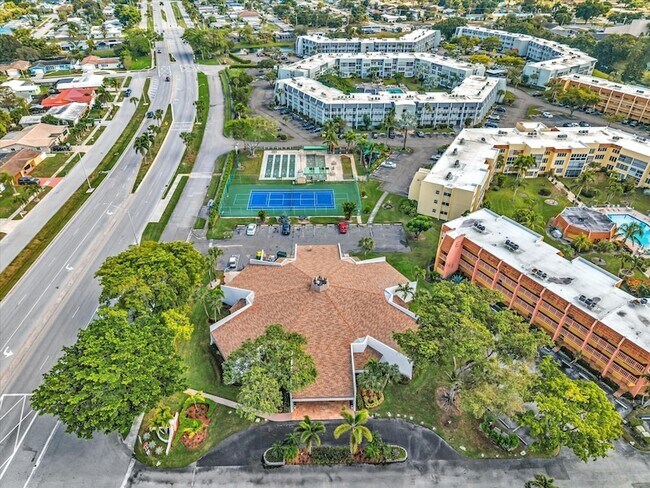 Building Photo - 6570 Royal Palm Blvd