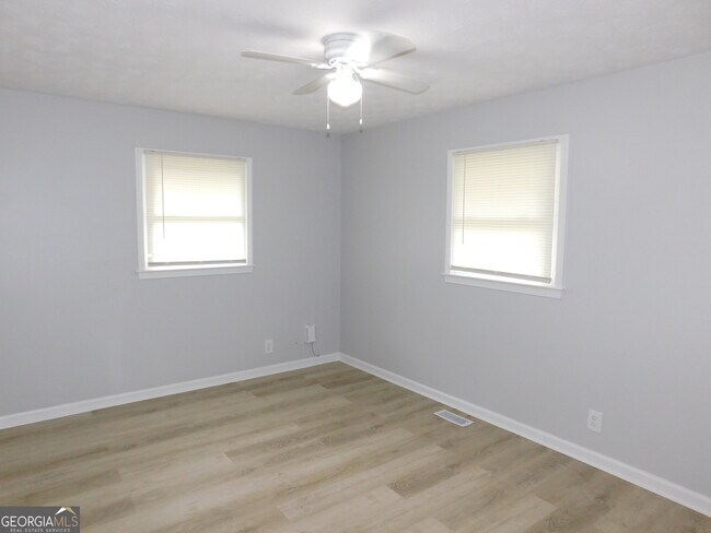 Building Photo - 1229 Fairview Dr