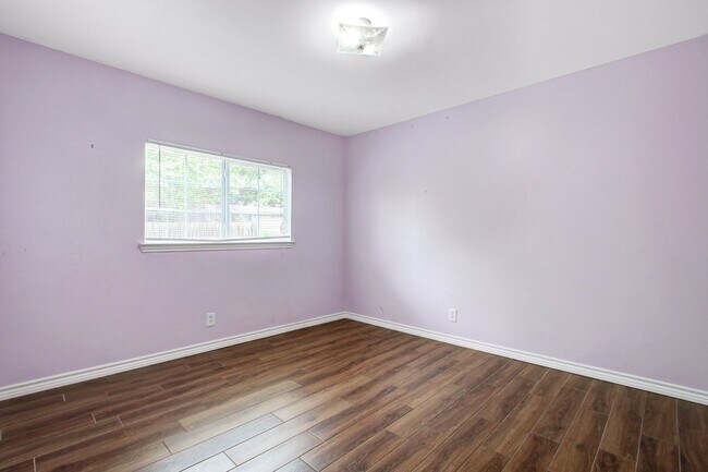 Building Photo - ***APPLICATION CURRENTLY UNDER REVIEW***Contemporary Single-Level Home with 3 Bedrooms, 2 Bathroo...