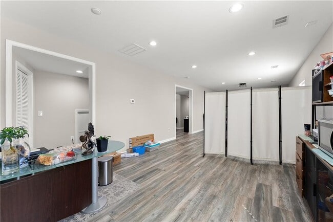 Building Photo - 156 Round Pond Dr