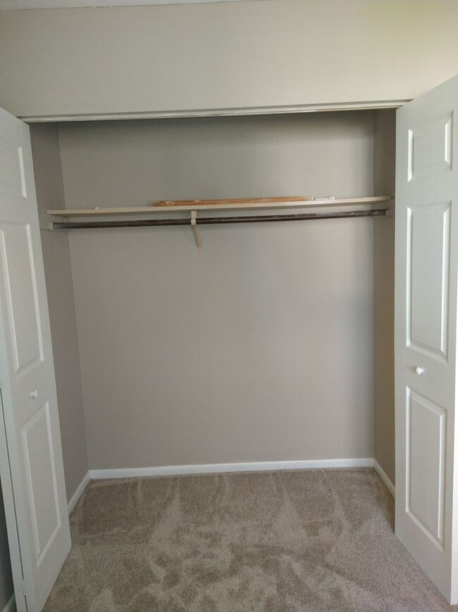 Building Photo - 3 Bedroom 1 & 3/4 Bath Townhouse