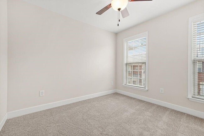 Building Photo - 2550 Sibley Dr