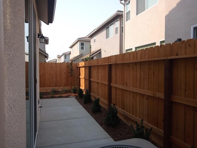 Building Photo - 1945 Kelly Ln