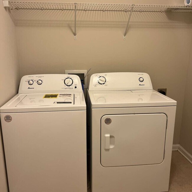 Building Photo - This beautiful 4 bedroom, 2.5 bath home in the highly sought-after Palmetto Pointe neighborhood h...