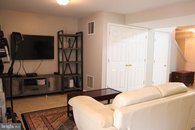 Building Photo - 14186 Hunters Run Way