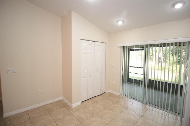 Building Photo - 32 Regency Dr