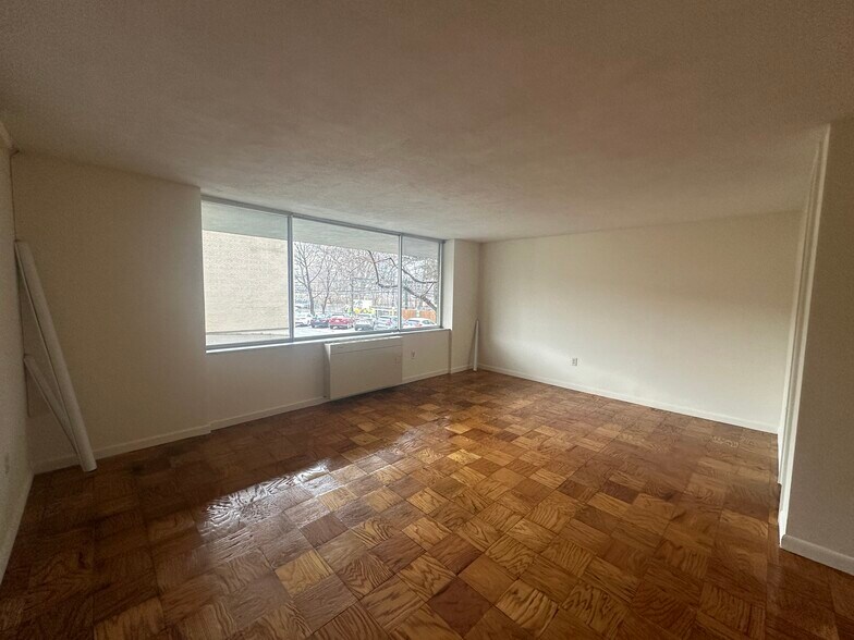 Building Photo - 75 Monmouth St