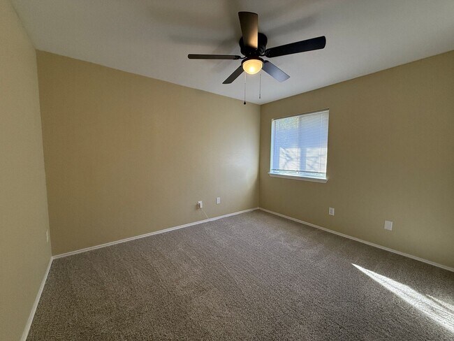 Building Photo - 1305 Fox Creek Dr