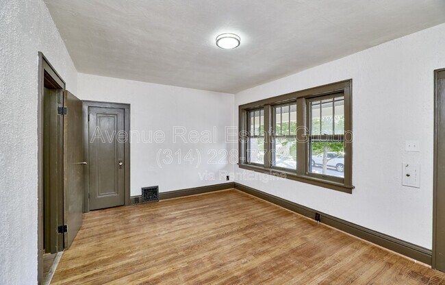 Building Photo - 5021 Ray Ave