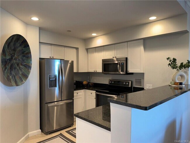 Building Photo - 300 Mamaroneck Ave