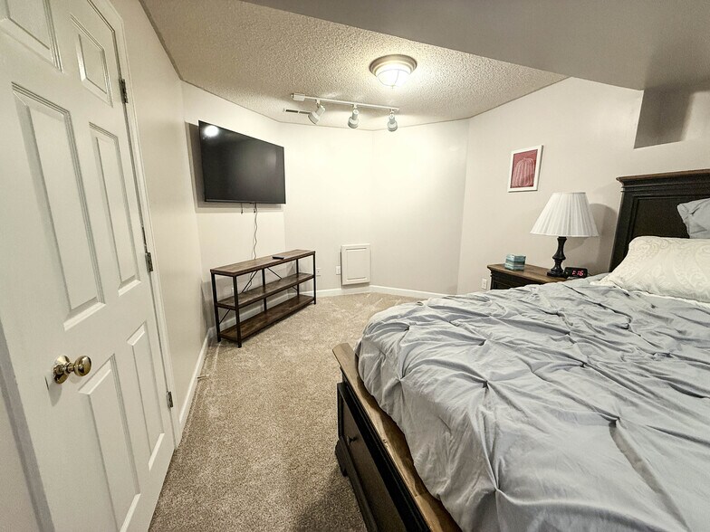 Building Photo - 1702 Garrison Pl