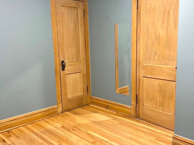 Building Photo - 5110 W Hutchinson St