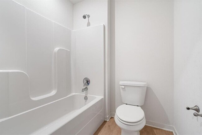 Building Photo - 1051 EMERALD St