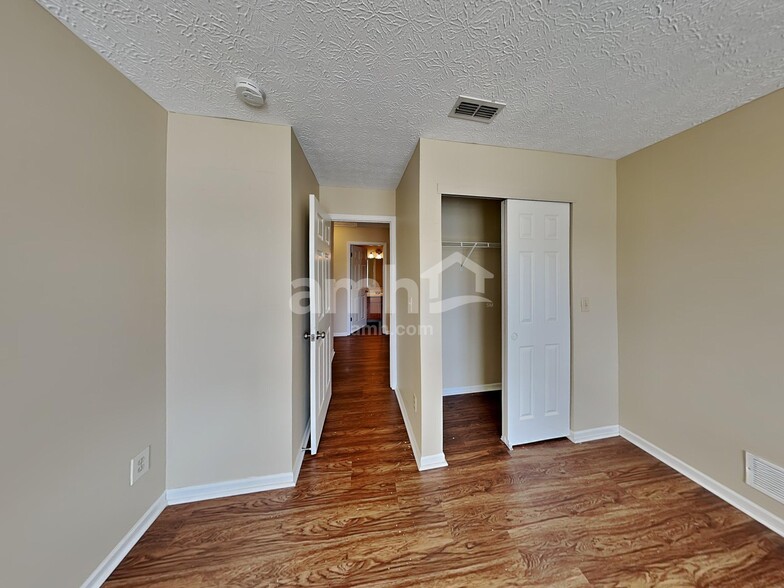 Building Photo - 12478 Thoroughbred Dr