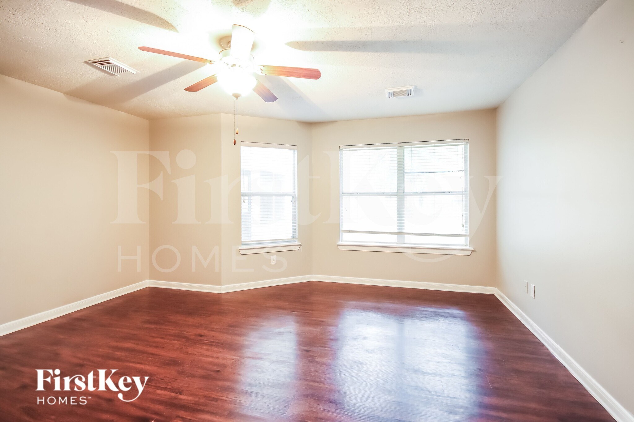 Building Photo - 26967 Crown Haven Ct