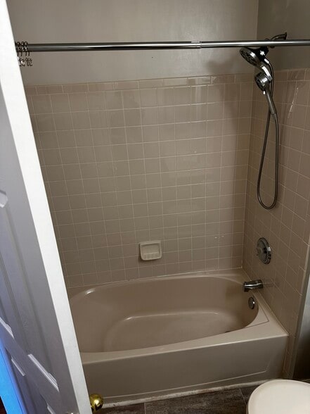 #2 full bath - 4675 Harrier Way