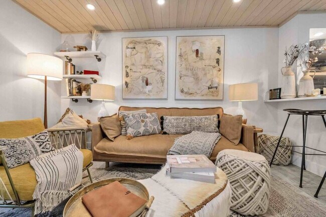 Building Photo - 317 Bream Ave