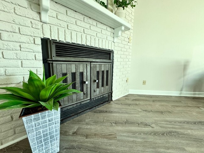 Building Photo - Updated & Ready NOW! Adorable 3-Bedroom Ranch 4 Miles to Dam Neck Base & Oceana - HUGE Fenced Bac...