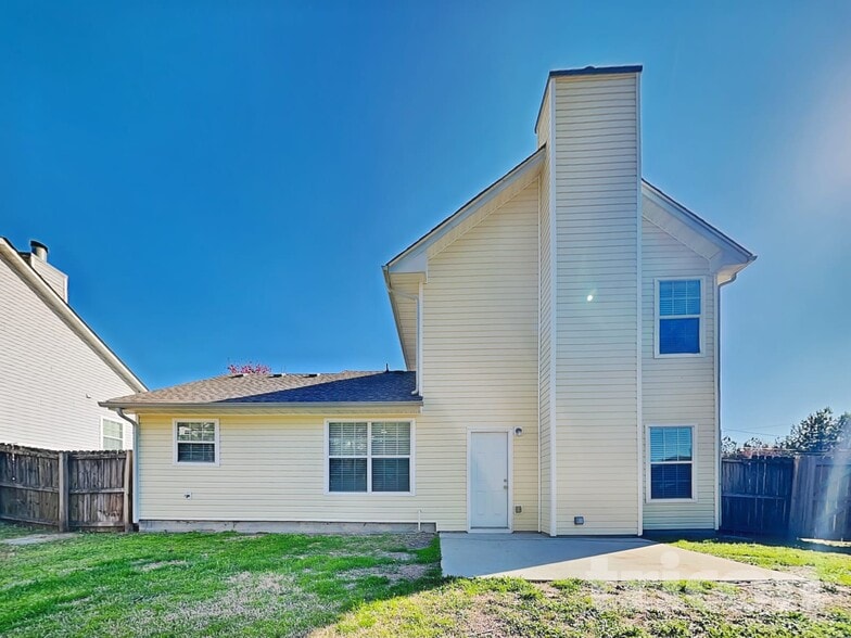 Building Photo - 2135 Mulberry Ln