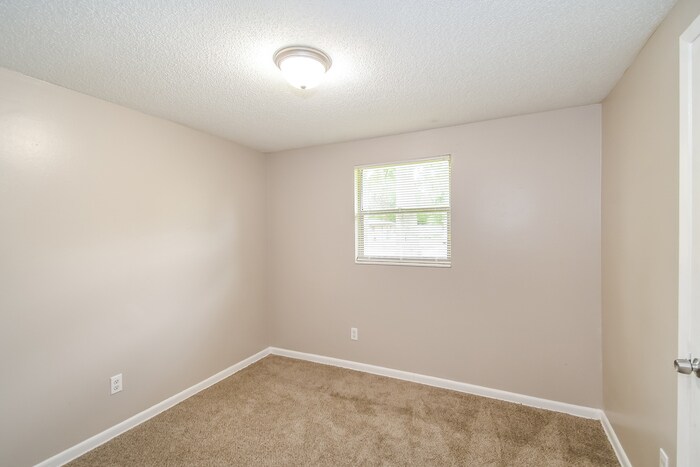 Building Photo - 6019 Verdes Rd